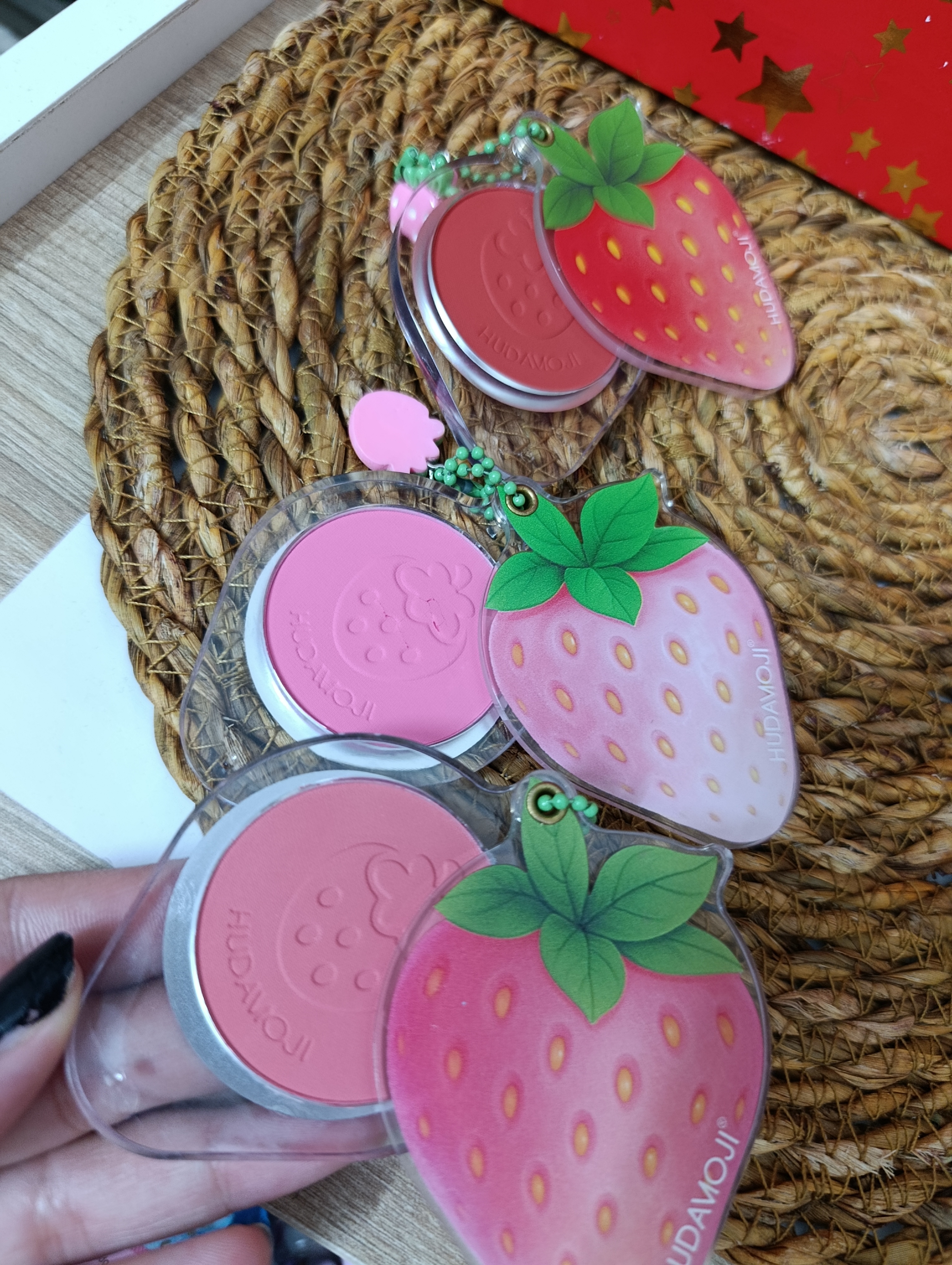 رژگونه توت فرنگی