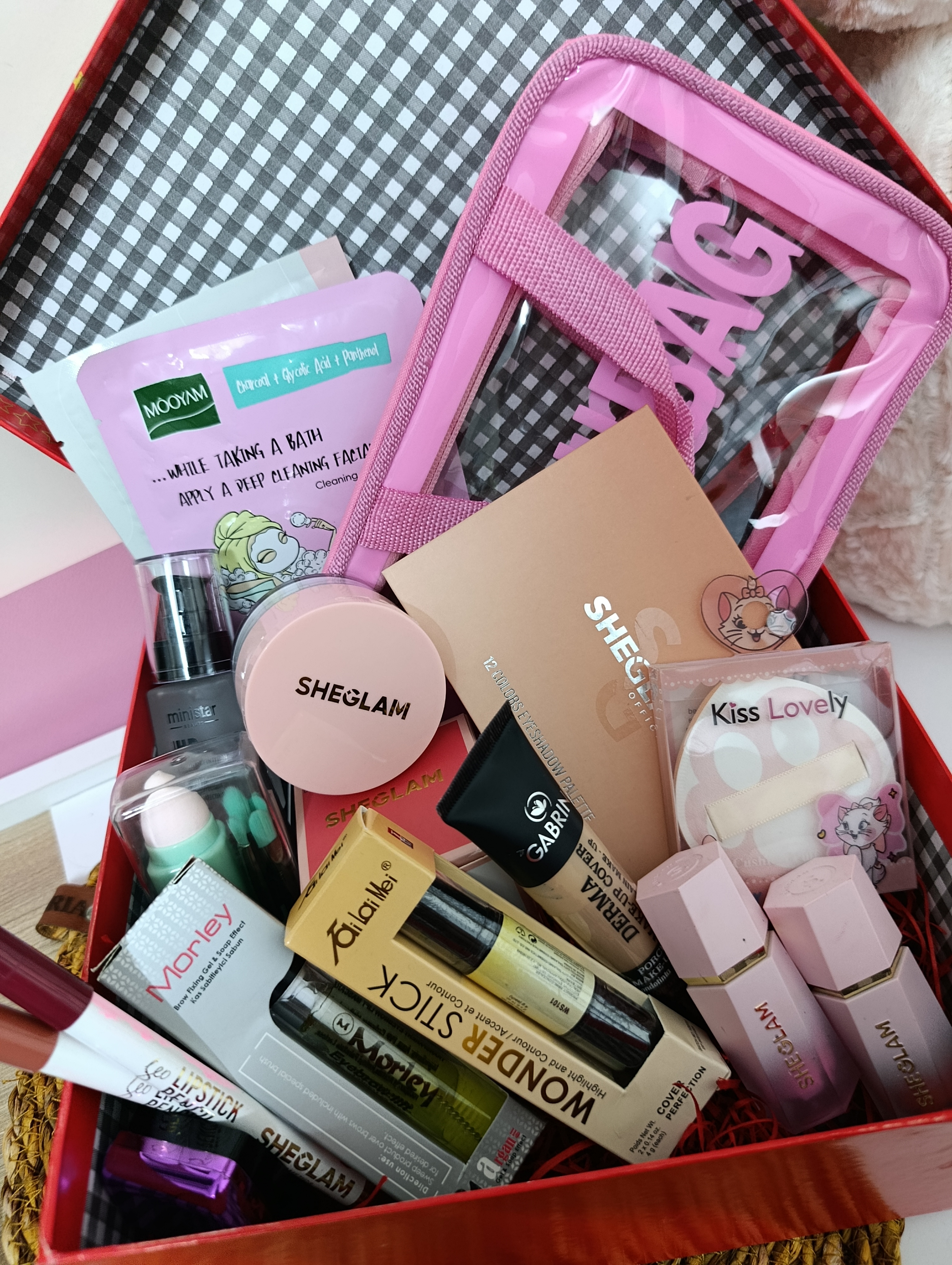 پک آرایشی مناسب هدیه